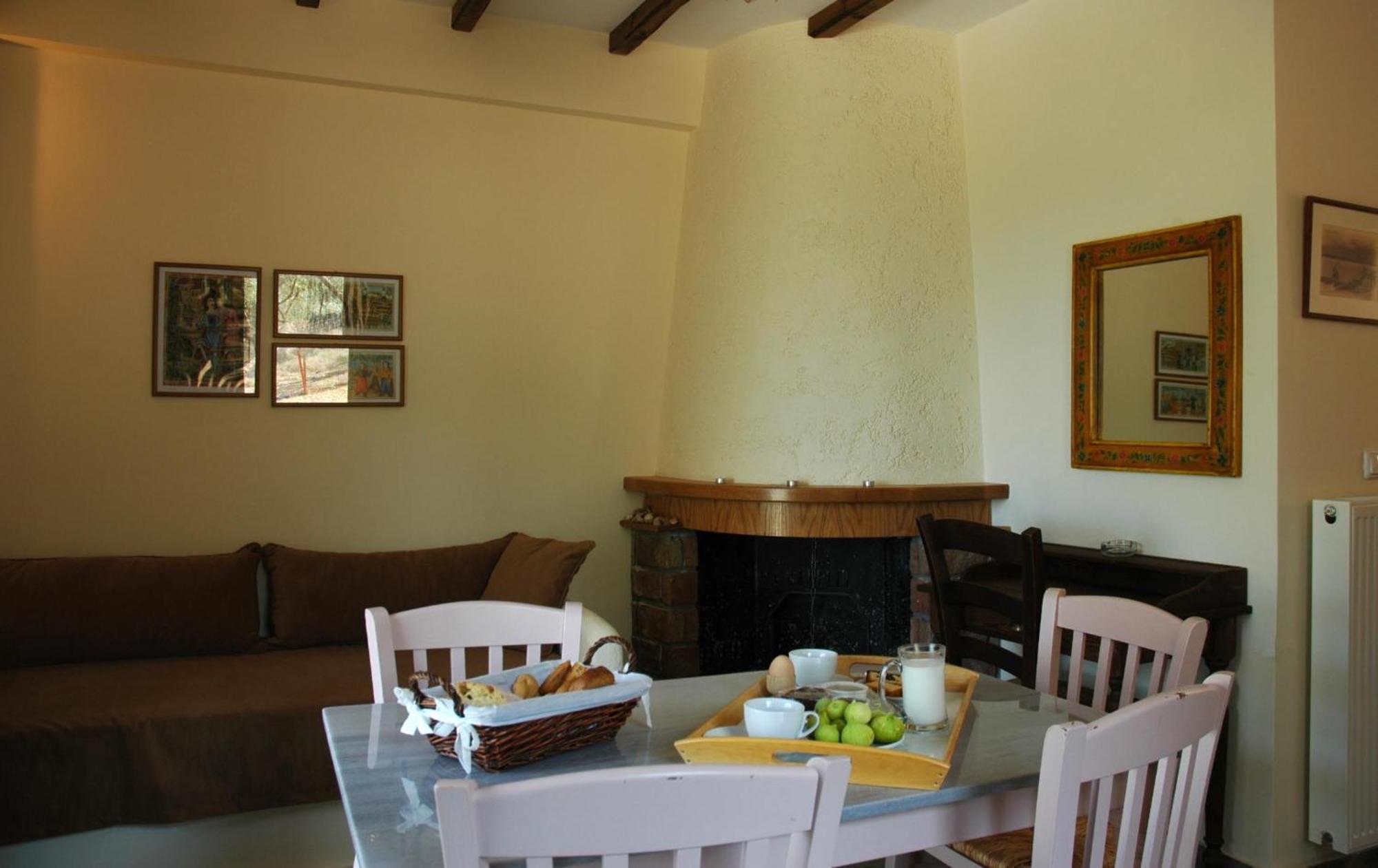 Gera'S Olive Grove - Elaionas Lesvou Hotel Marmaro  ภายนอก รูปภาพ